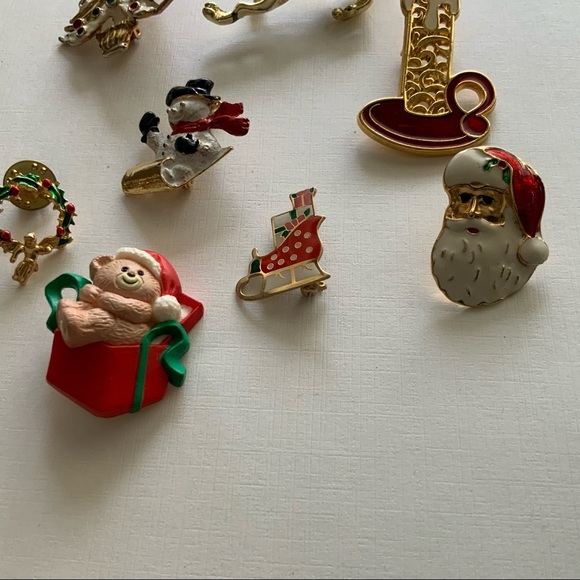Lot of Christmas Pins - Picture 2 of 3